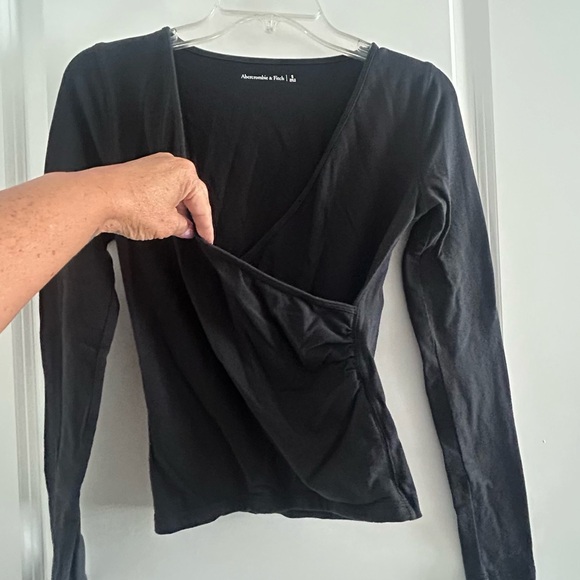 ABERCROMBIE & FITCH • Long Sleeve Cross Over/Wrap Top • Small • - Picture 6 of 7